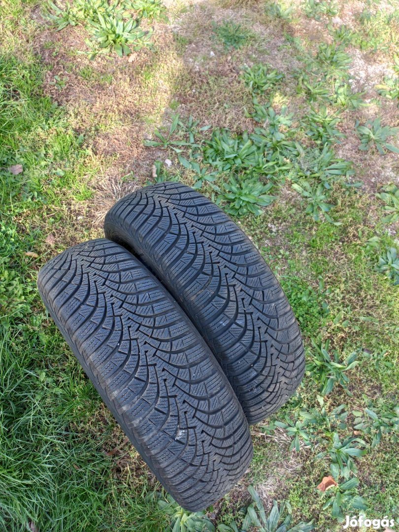 2db Goodyear 195/65 R15 téli gumi