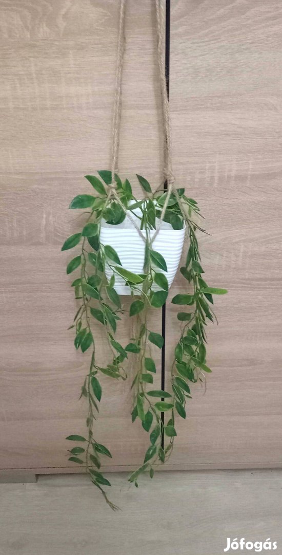 2db Lógó kaspó művirággal