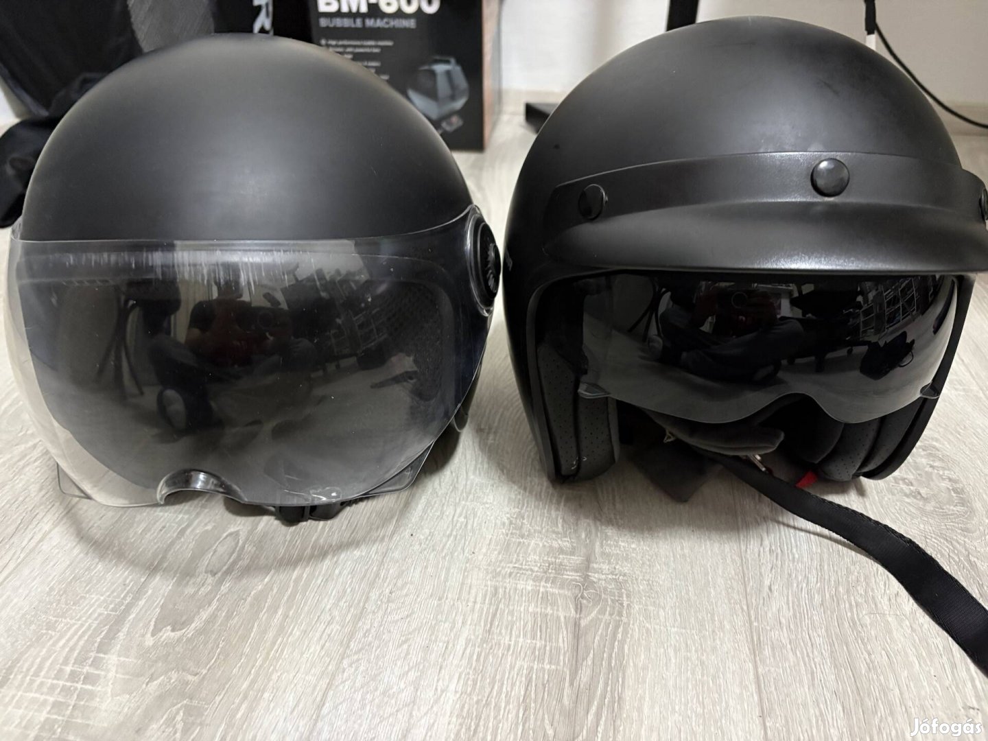 2db M-es motoros bukósisak