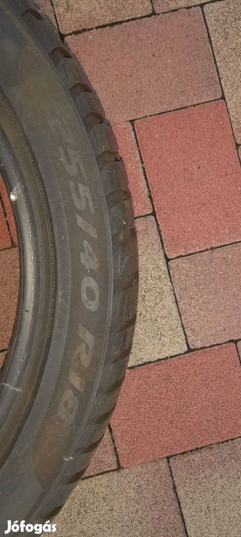 2db Pirelli téli gumi 255/40R18