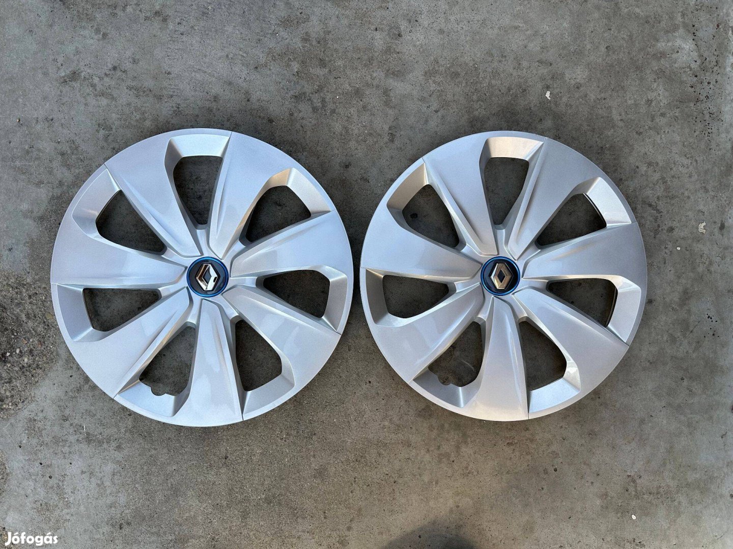 2db Renault 15-ös gyári disztárcsa eladó!