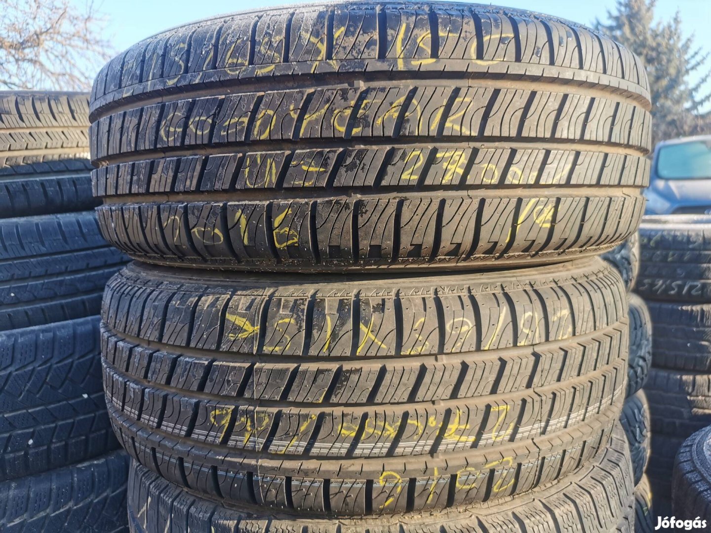 2db Új 215 65 15C négyévszakos Goodyear gumi eladó 