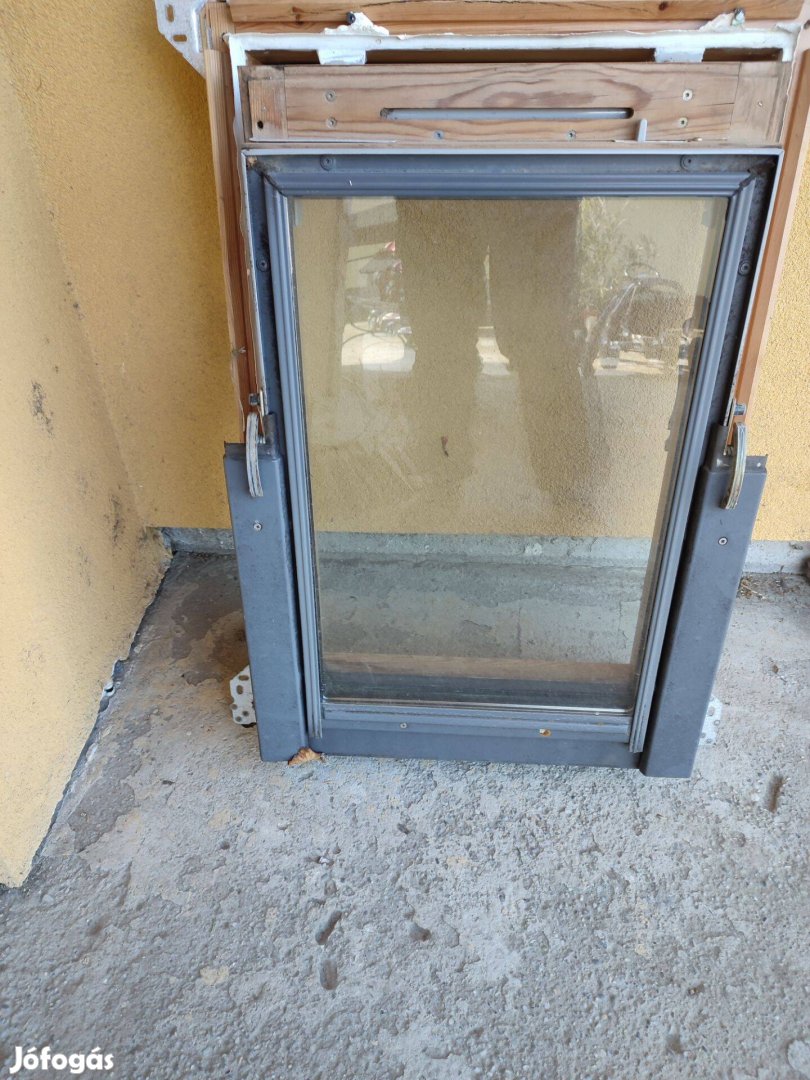 2db Velux Gzl tetőtéri ablakok ingyen elvihető