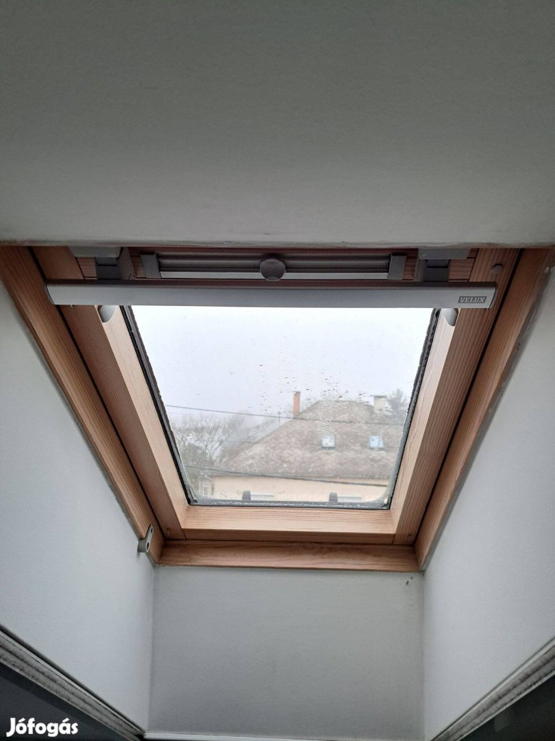 2db Velux tetőtéri ablak