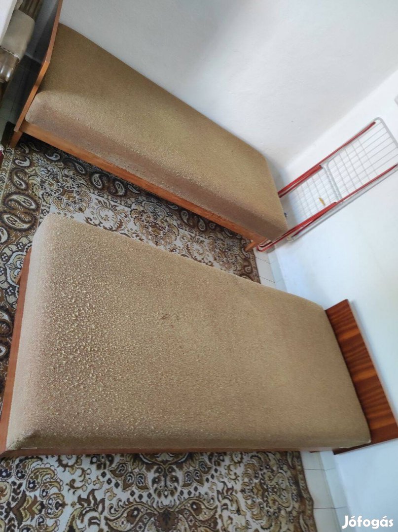 2db ágyneműtartós, egyszemélyes ágy