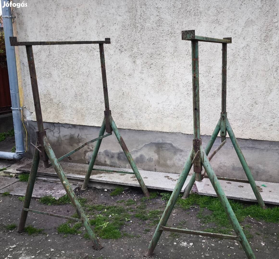 2db állítható kőművesbak.Összecsukható. 