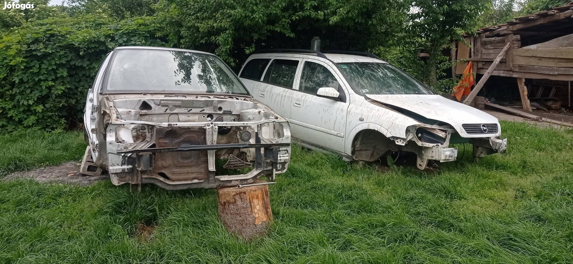 2db autó váz 