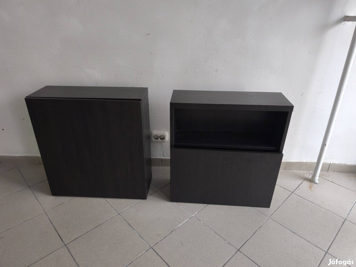 2db barna színű falra szerelhető kisszekrénykomód