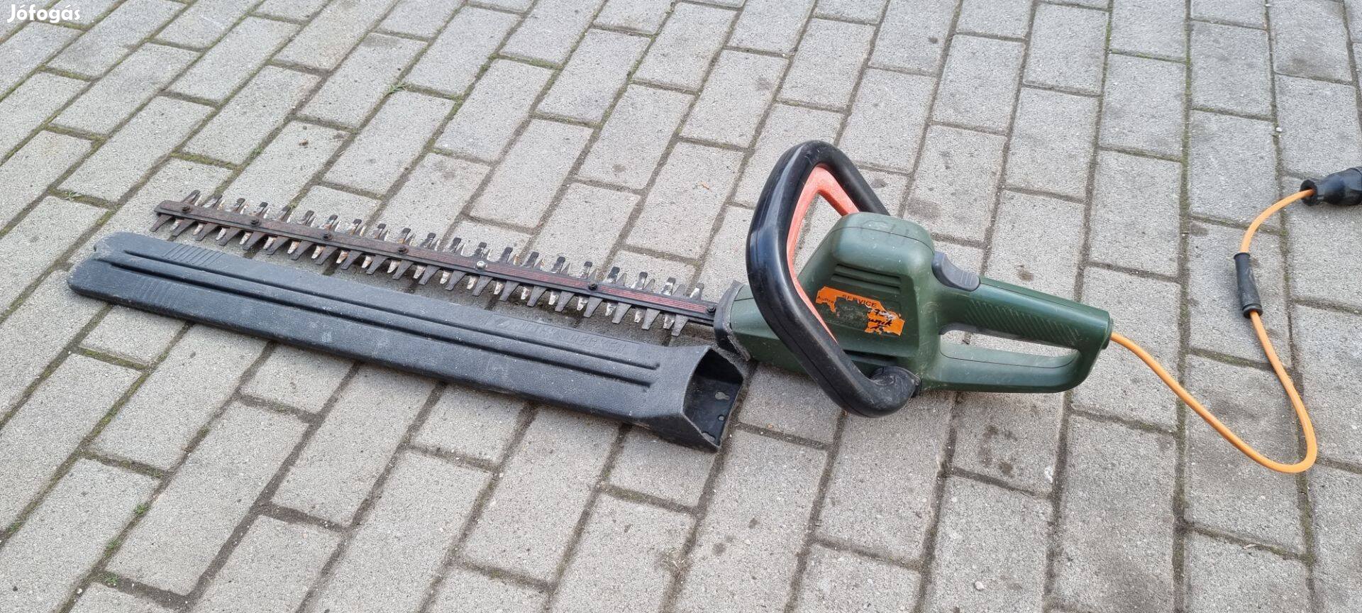2db egyforma Black&Decker GT 440 400W 60cm elektromos sövényvágó