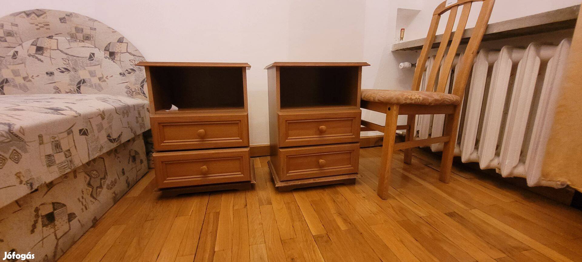 2db éjjeliszekrény