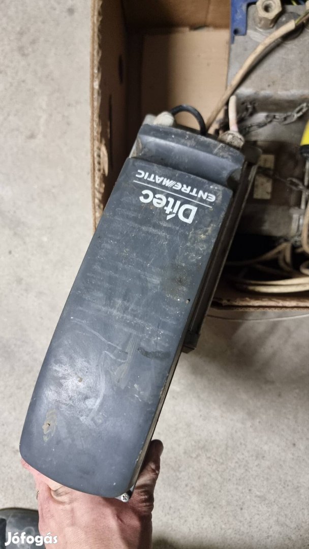 2db hajtóműves motor 220v / futár az árban.