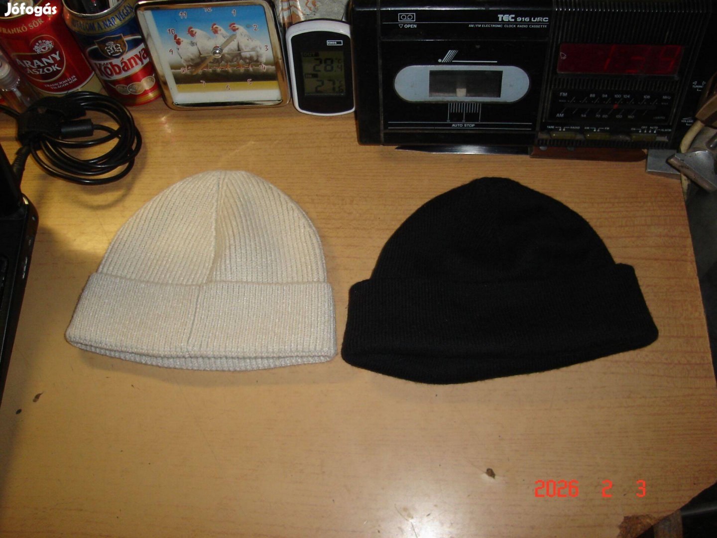 2db kötött sapka