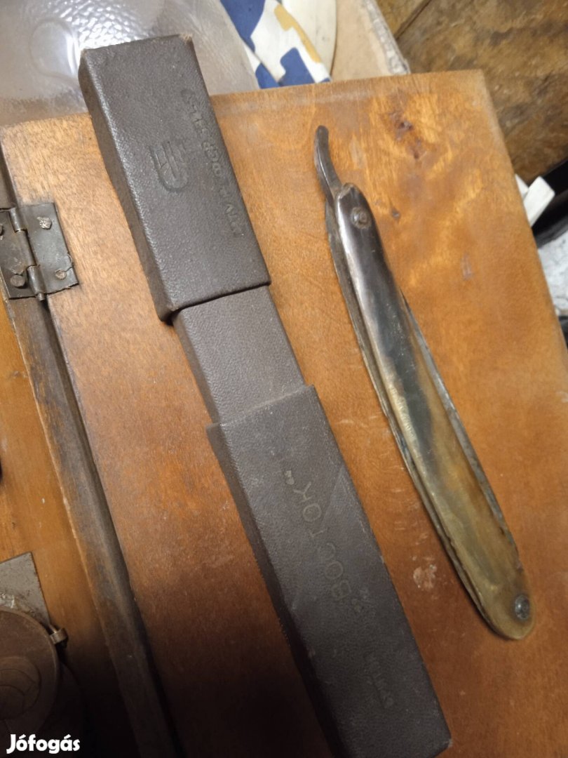 2db regi nyitható fodrász borotva!