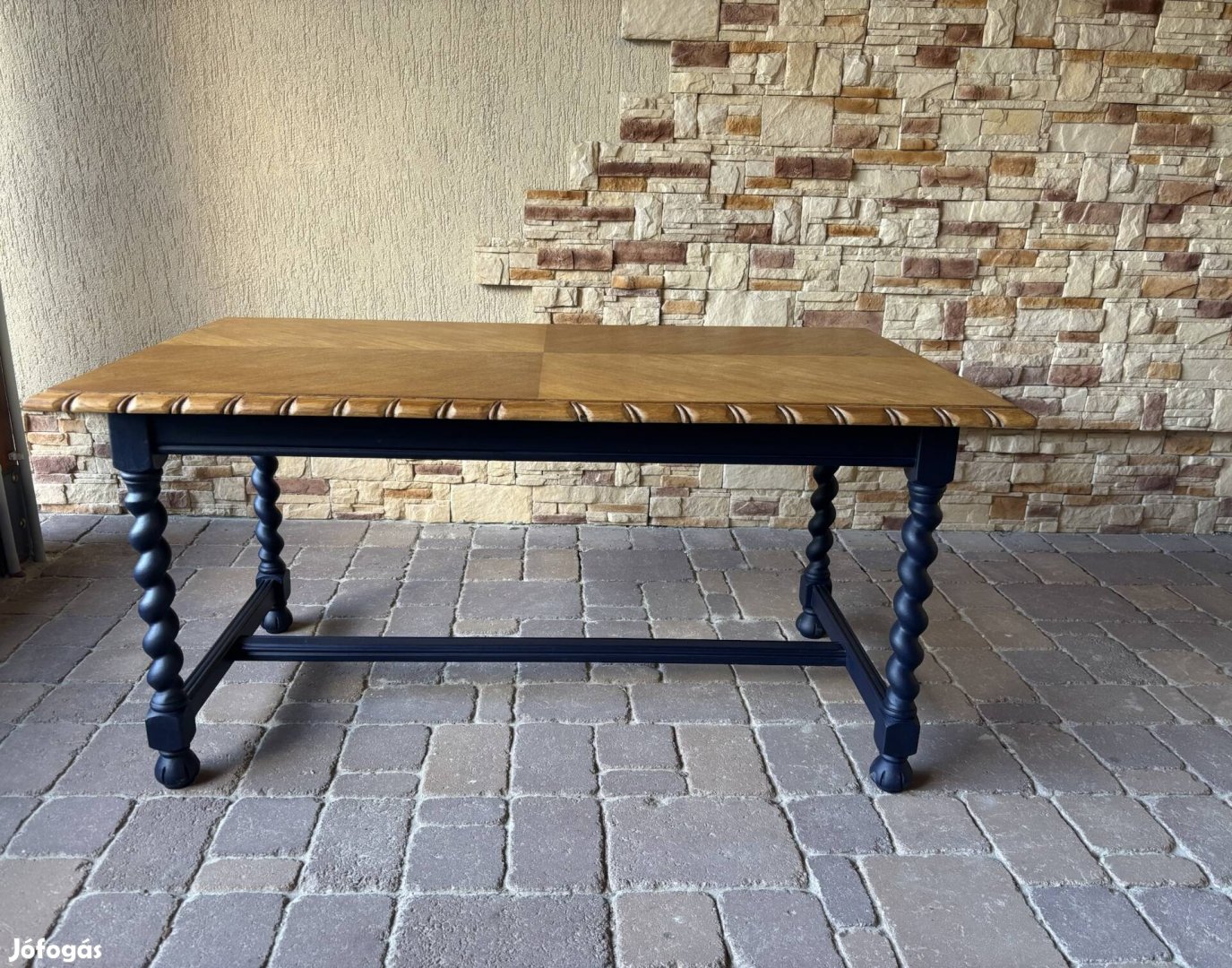 2in1 - Polcos szekrény dohányzó asztallal