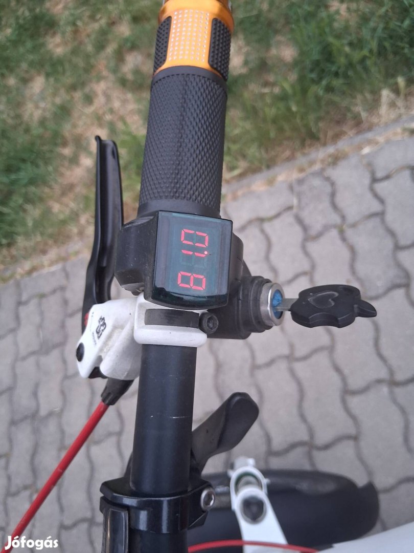 3000 W - os szörnyeteg Metro A2B electric bike 