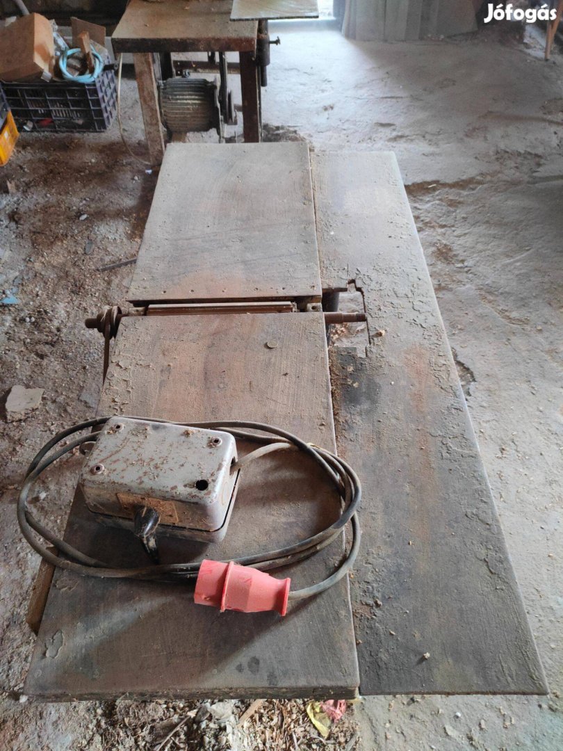 300-as gyalugép, 380-as motorral eladó