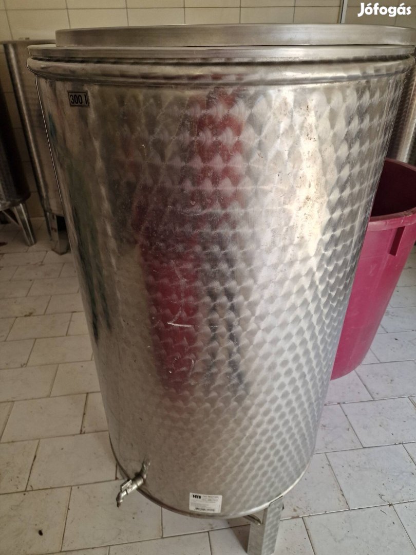 300 literes tartály eladó