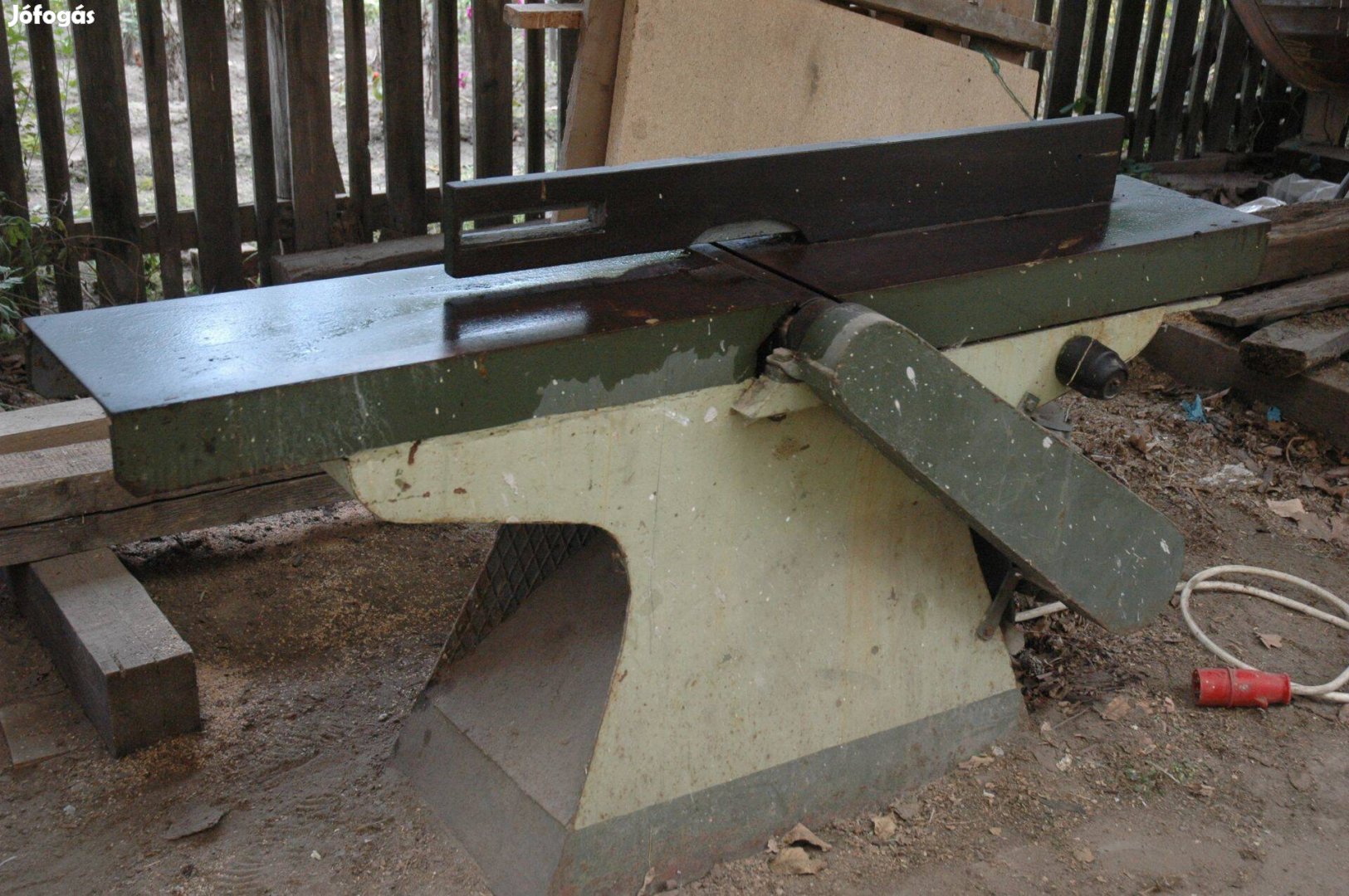 300 mm-es egyengető gyalugép