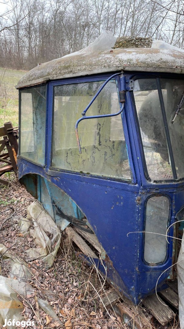 3011 traktor fülke eladó