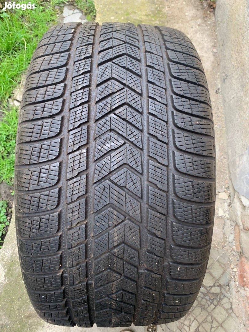 305 35 21 pirelli téli gumi nagy mintával