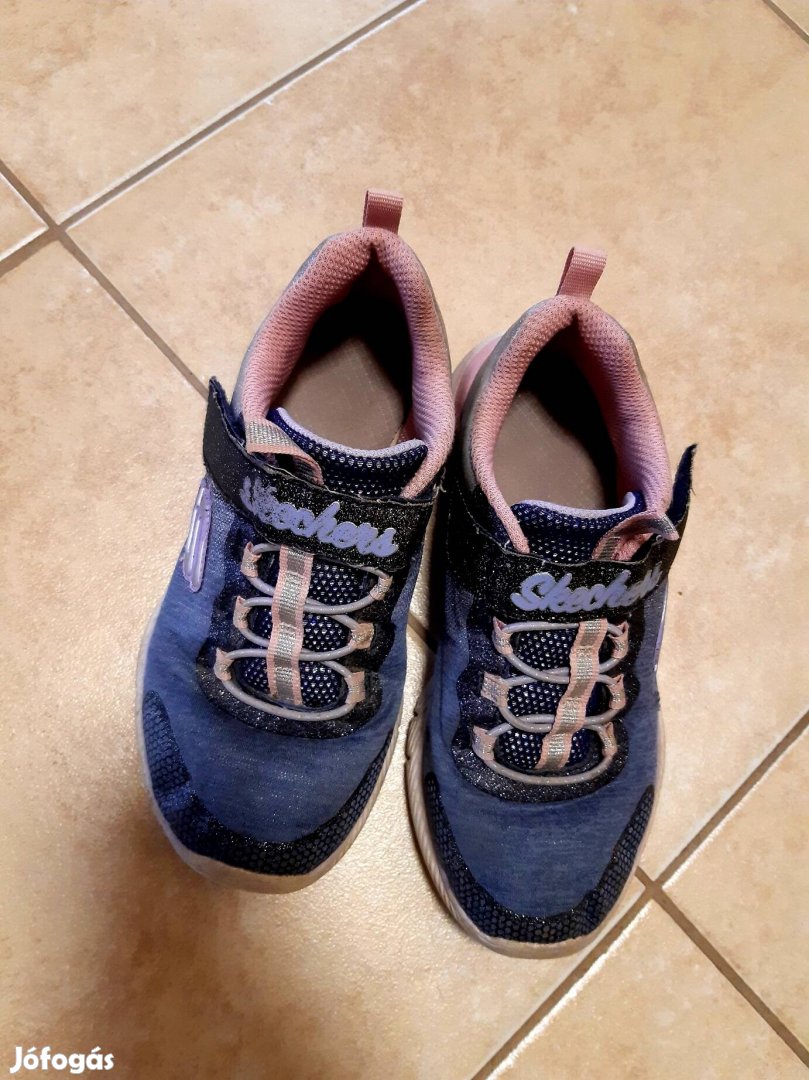 30 Skechers cipő