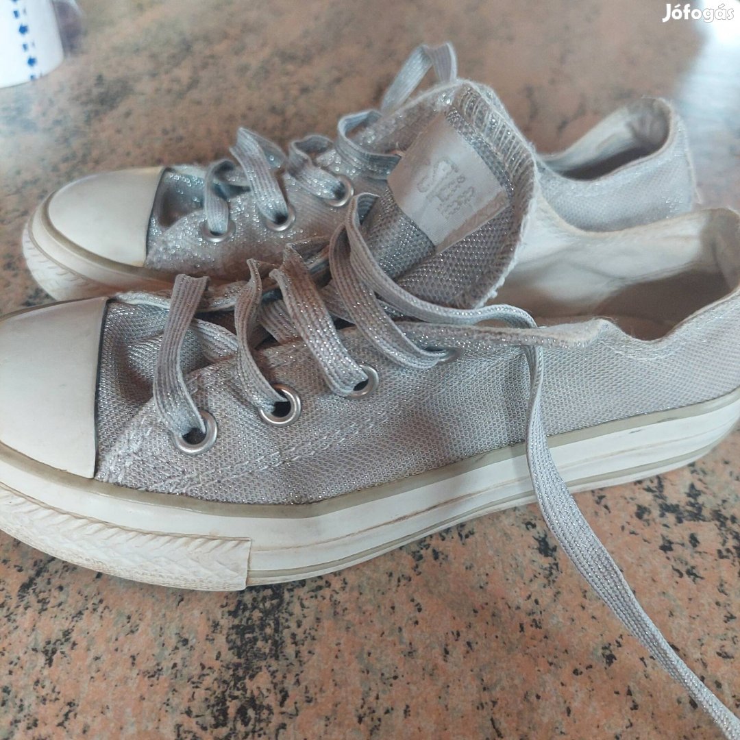 30 - as Converse cipő / G