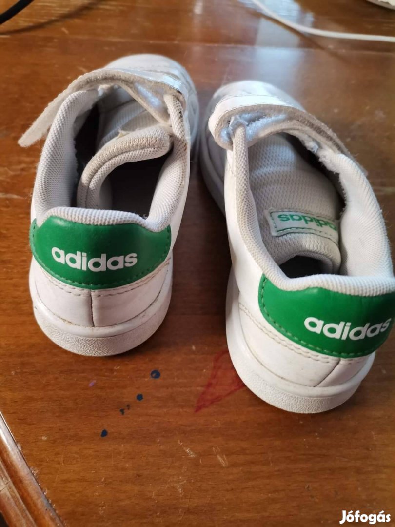 30-as Adidas cipő 