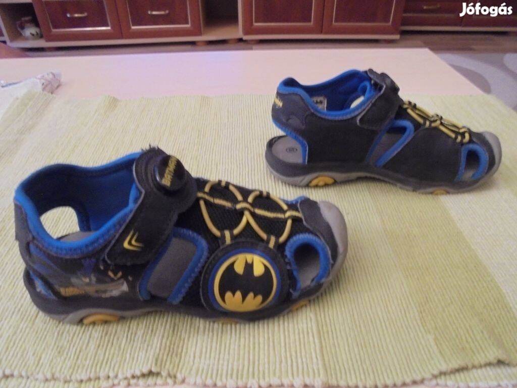 30-as Batman orrerősítéses tépőzáras fiú szandálcipő