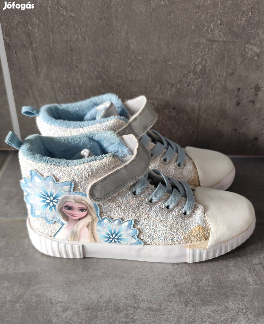 30-as Jégvarázs magasszárú, használt állapotú, bélelt cipő