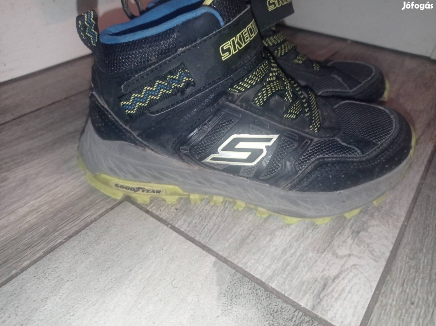 30-as Skechers memory vízálló cipő 