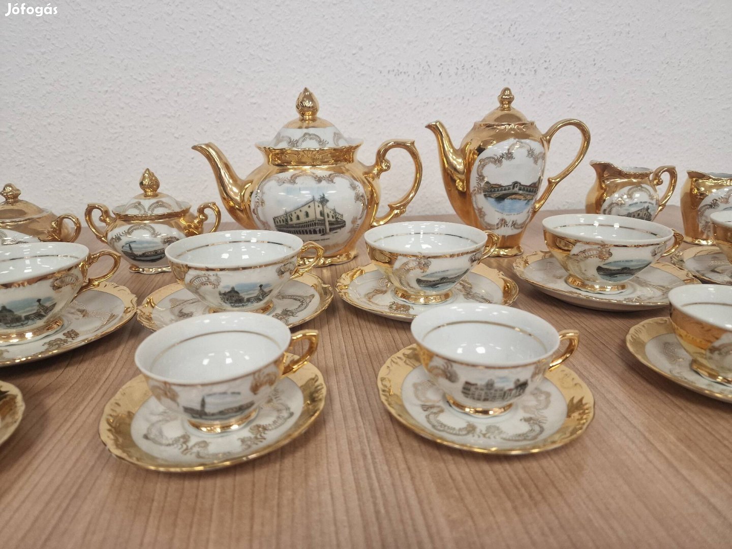 30 db-os Bavaria Venezia aranyozott porcelán kávés és teás készlet 