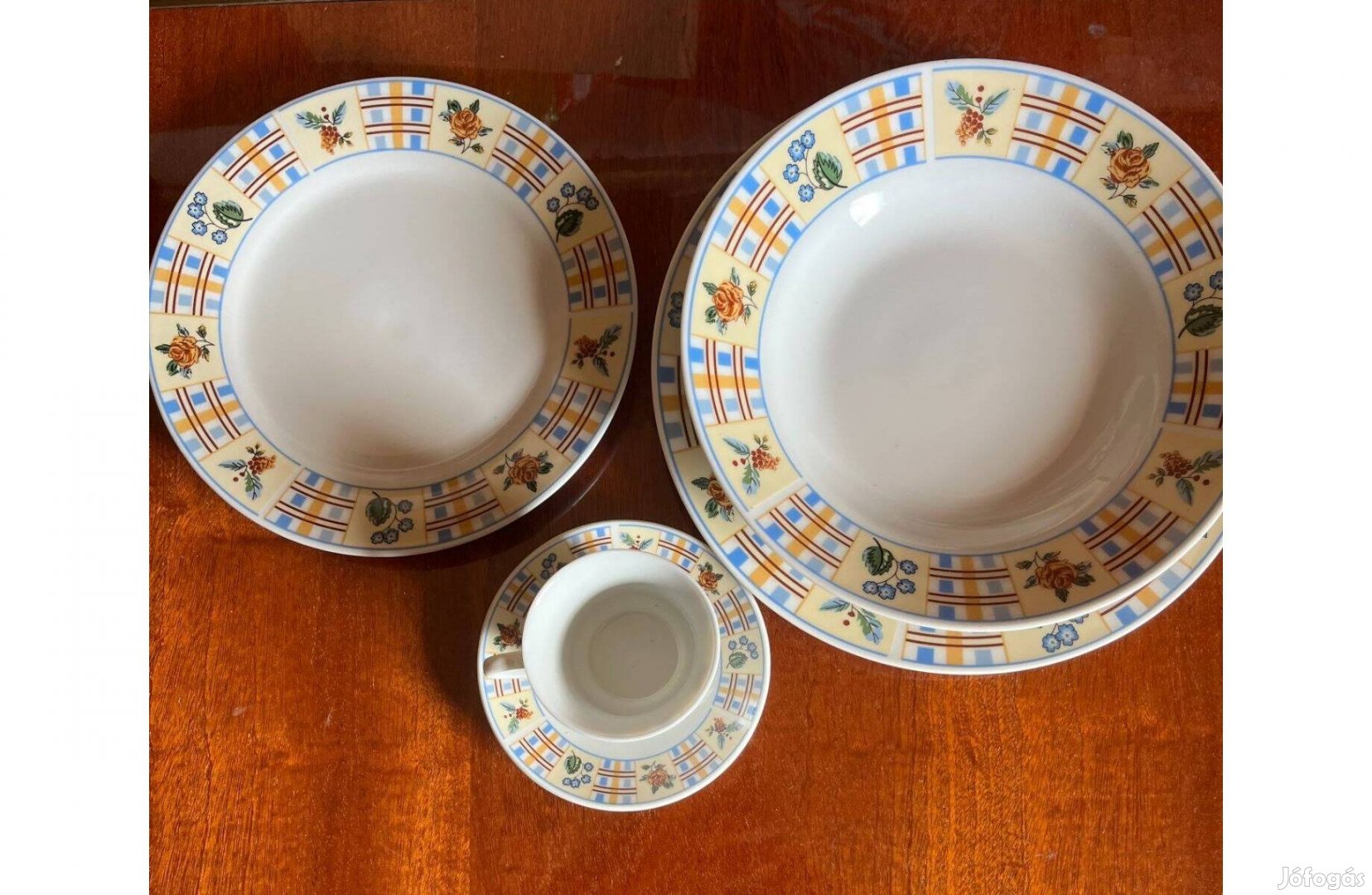 30 részes porcelán étkészlet