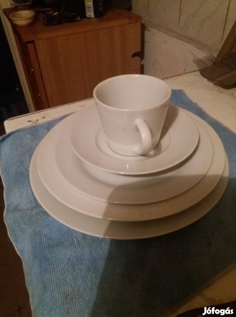 30 részes tányérkészlet csészékkel