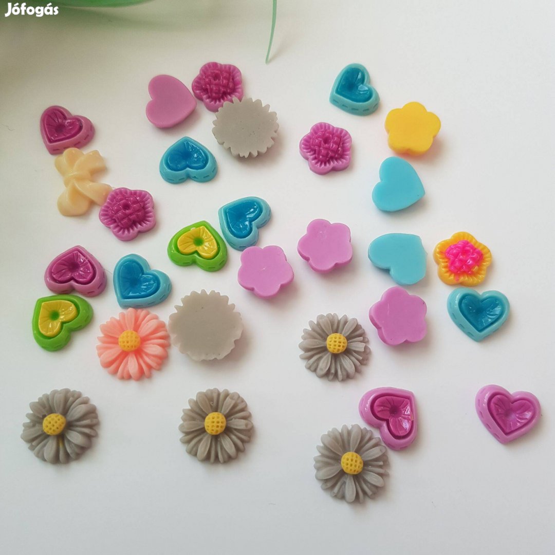 30db lapos hátú mini, szív, virág, masni alakú dísz scrapbooking dísz