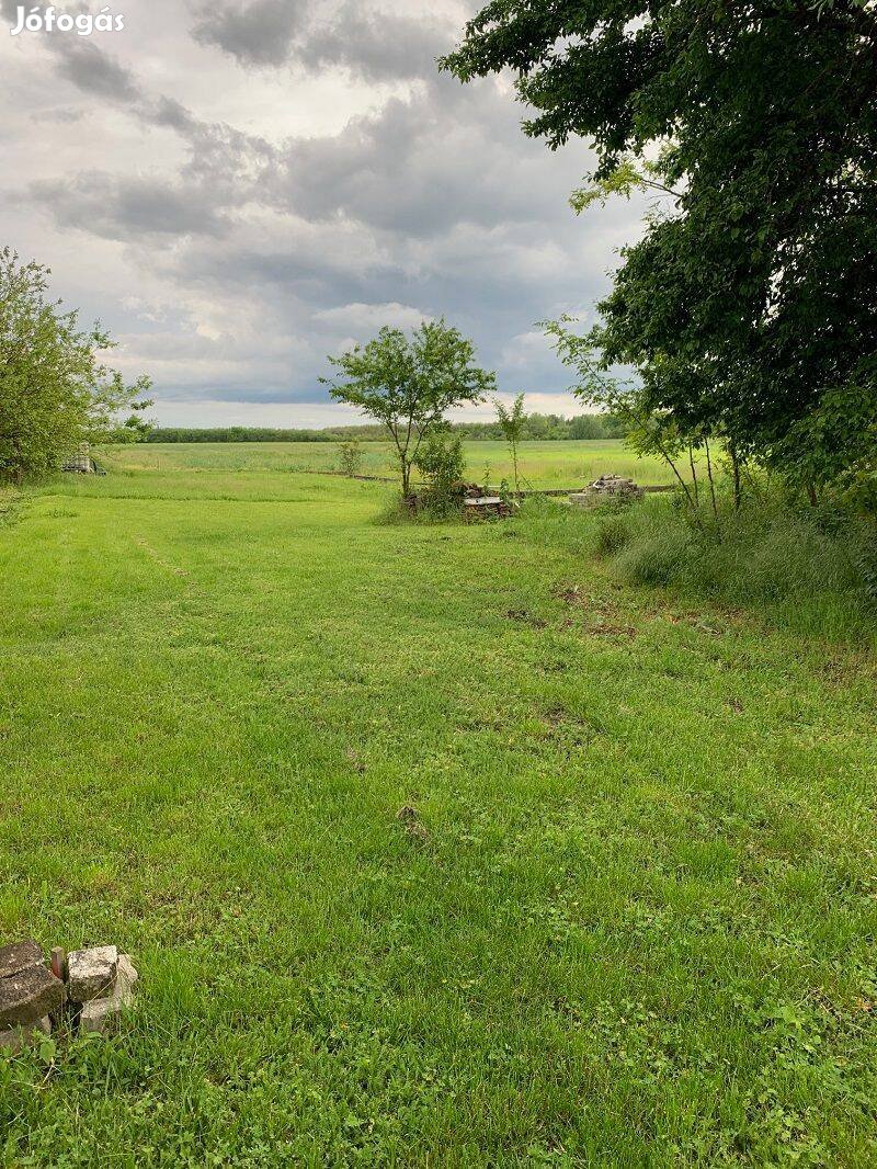 3100m2-es építési telek eladó