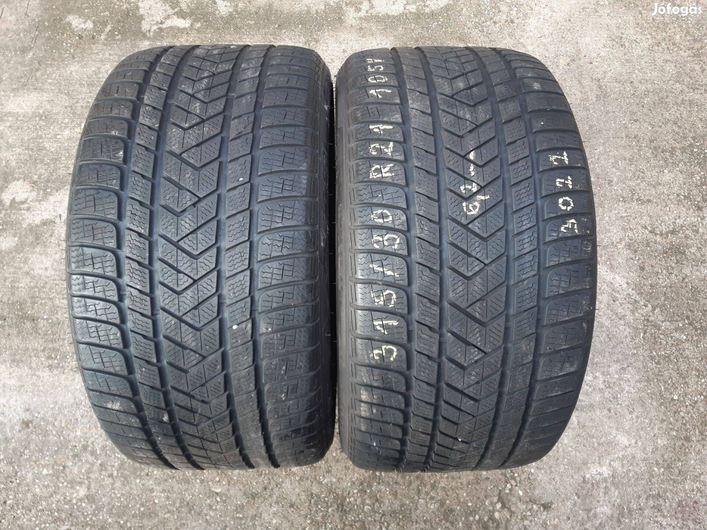 315/30 R21 -Pirelli téligumik
