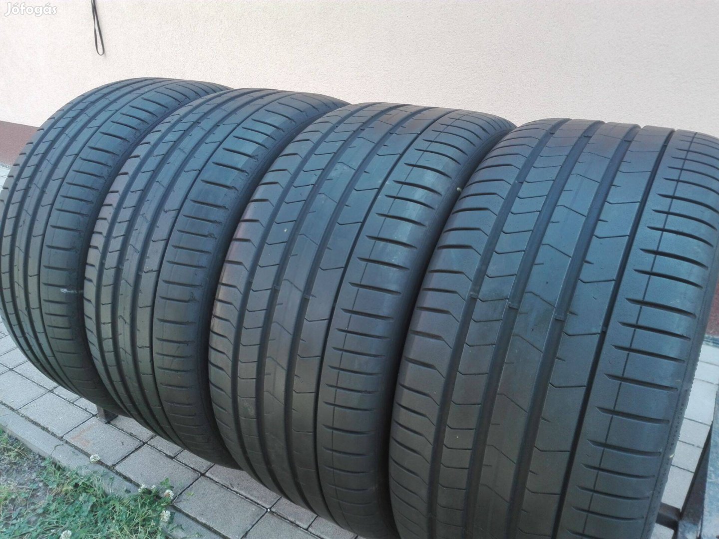 315/35R21 275/40R21 Pirelli defekttűrő nyári gumi garnitúra