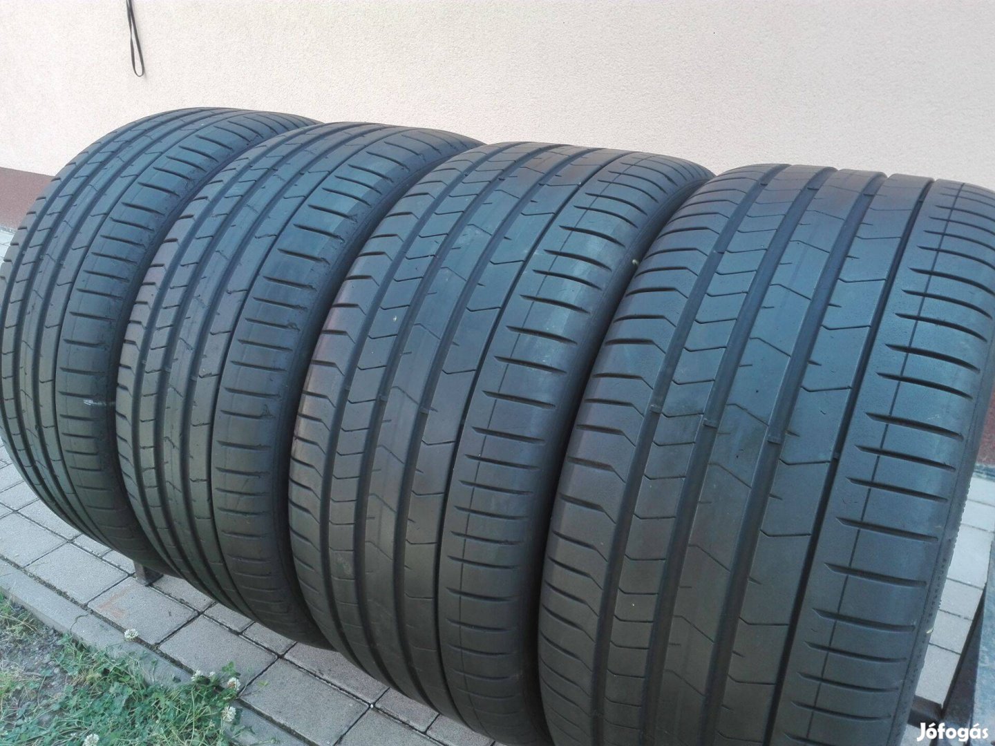 315/35R21 275/40R21 Pirelli defekttűrő nyári gumi garnitúra