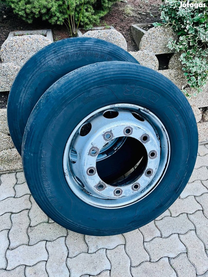 315/70R22.5 kormányzott teherautó gumiabroncs