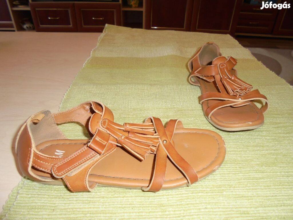 31-es HM tépőzáras lány szandál