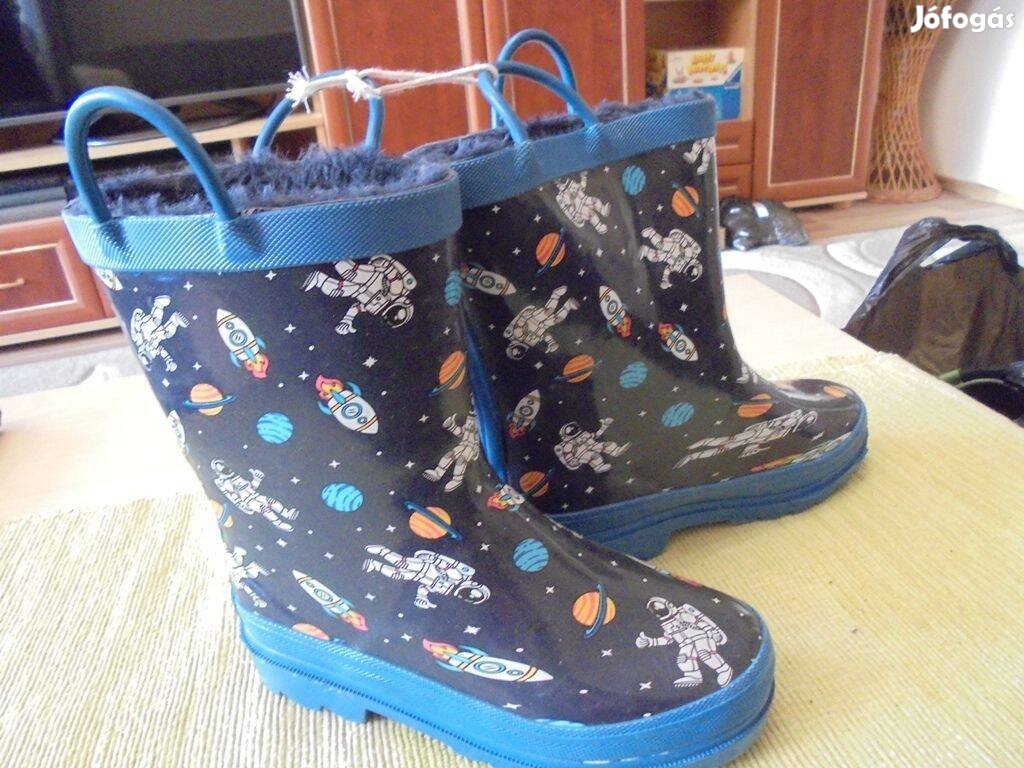 31-es Lili Dan bundás új fiú űrhajós füles gumicsizma