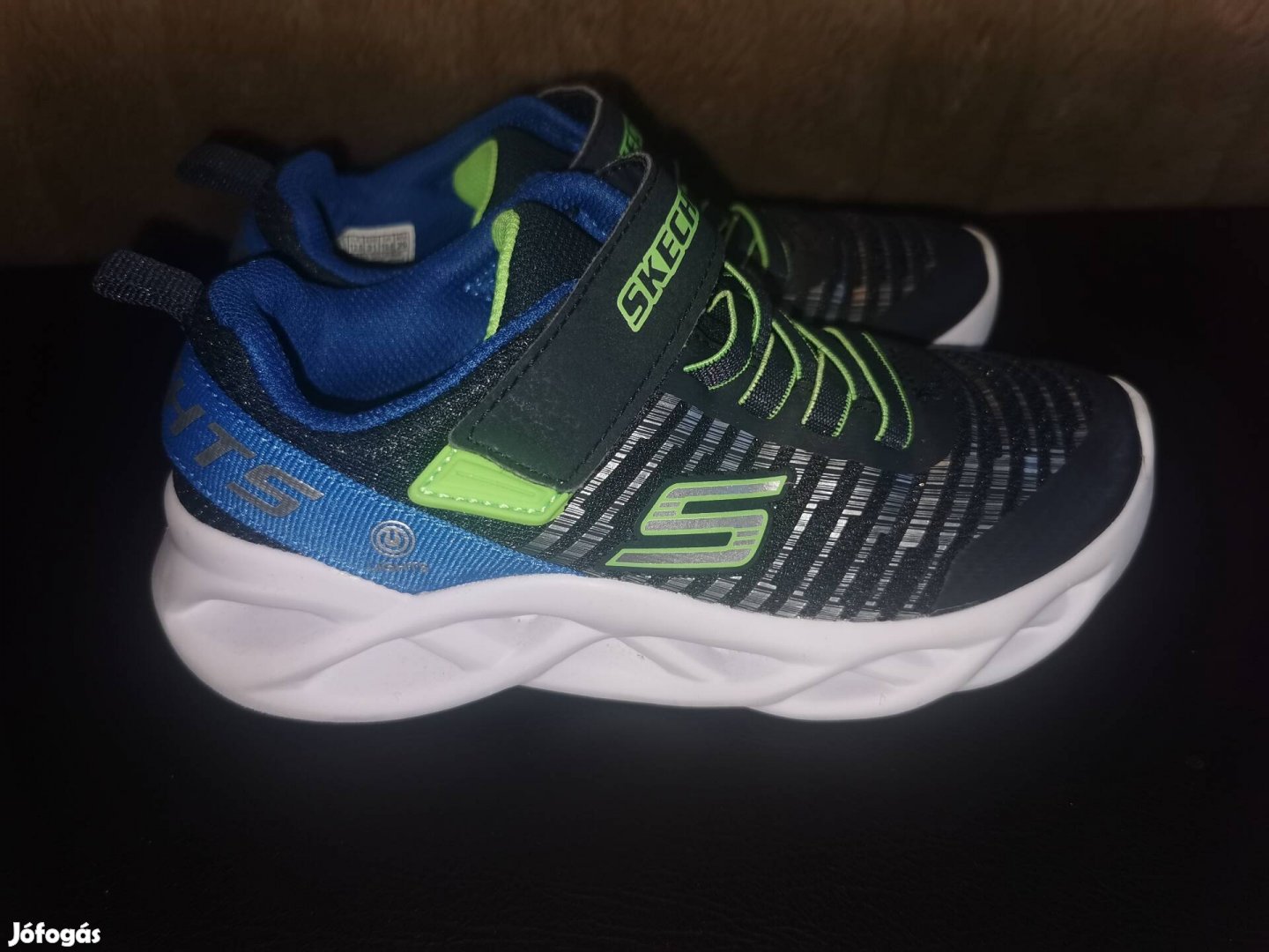 31-es Skechers S'Lights Twisty Brights fiu cipő.