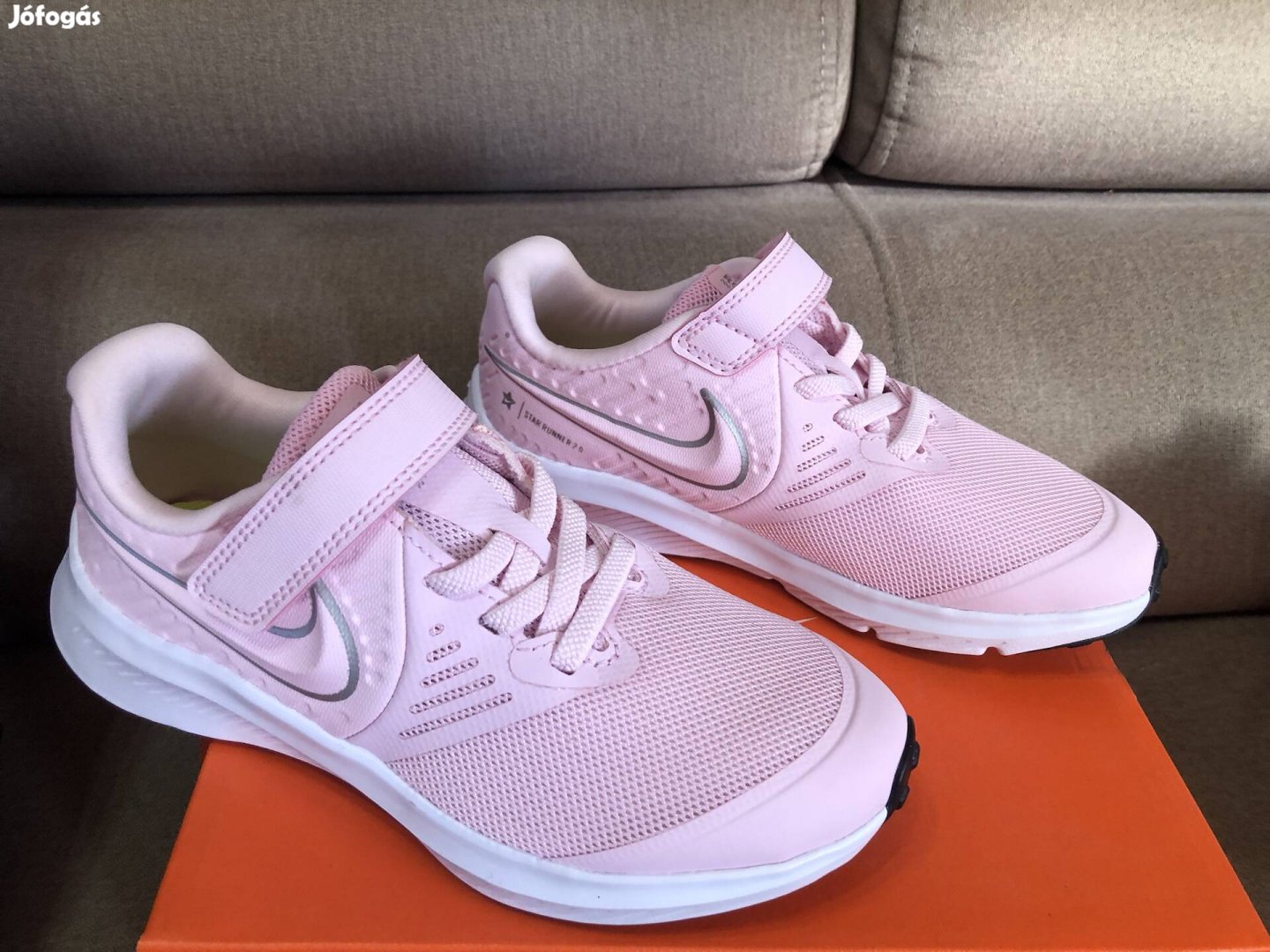 31-es lányka Nike cipő új