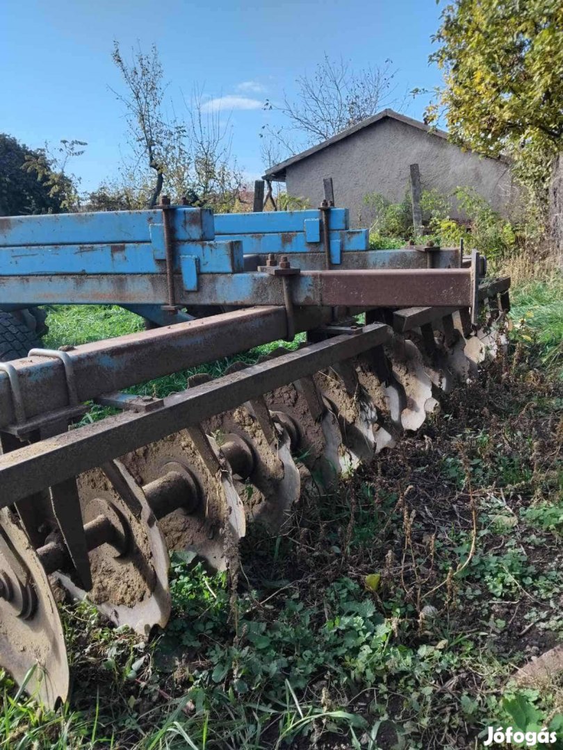 320 vontatott tárcsa