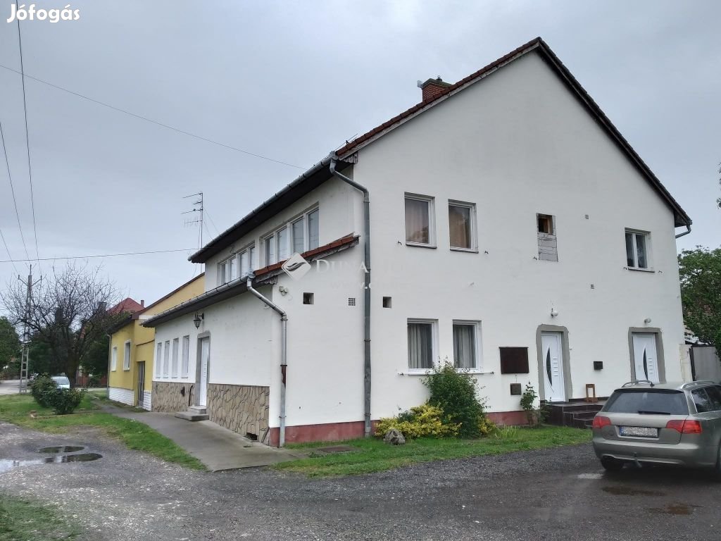323 nm-es ház eladó Szeged