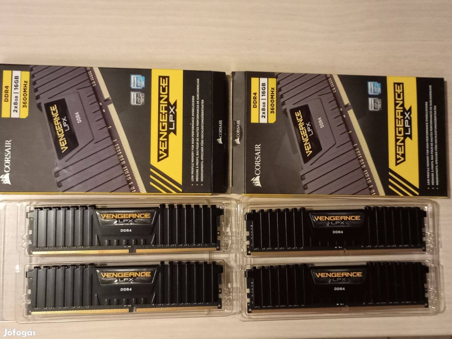 32GB memóra (4x8GB DDR4 3600Mhz)