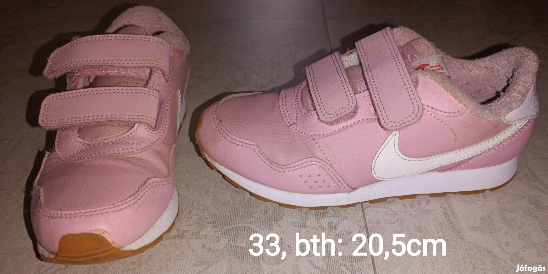 32/33 Nike cipő 