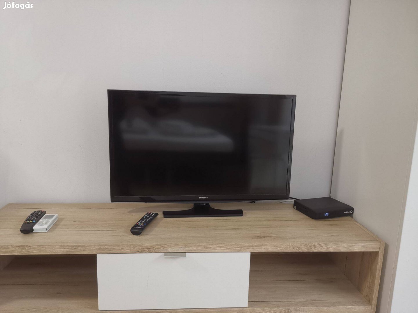 32" LED Samsung tévék (UE32J4100AW)