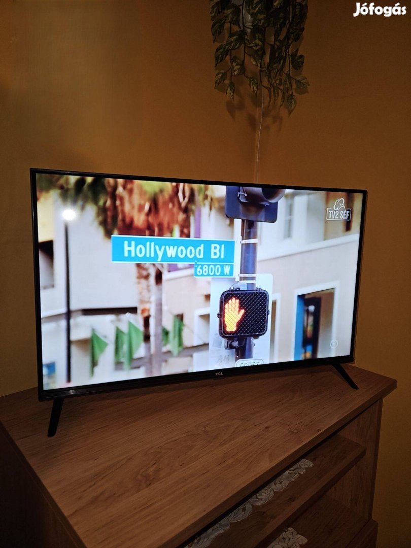 32" (81,28 cm) TCL 32L5A Google Tévé