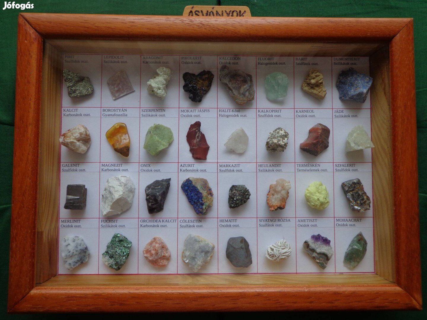 32 darabos ásvány gyűjtemény
